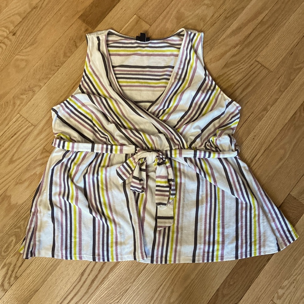 Torrid Women’s Wrap Top w/ Tie Waist. White w/ Strips. Sz. 2